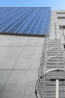 MUNK Günzburger Einzügige Steigleiter mit Rückenschutz Edelstahl 9,60m