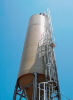 MUNK Günzburger Mehrzügige Steigleiter mit Rückenschutz (Maschinen) Aluminium eloxiert 14,36m