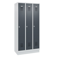 C+P Spind/Garderobenschrank Basis PLUS, 3 Abteile, 1850/1950 x 900 x 500 mm (HxBxT) RAL 7035 lichtgrau-RAL 7016 anthrazitgrau-Zylinderschloss-Sockel